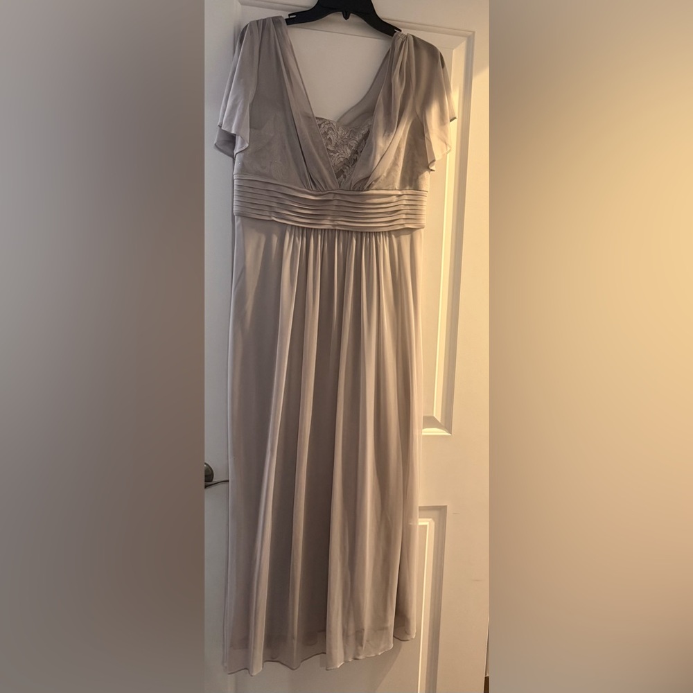 Jessica Howard Light Gray Dress